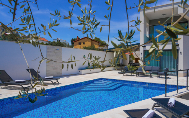 Bondi in Supetar with 4 bedrooms and 4 bathrooms