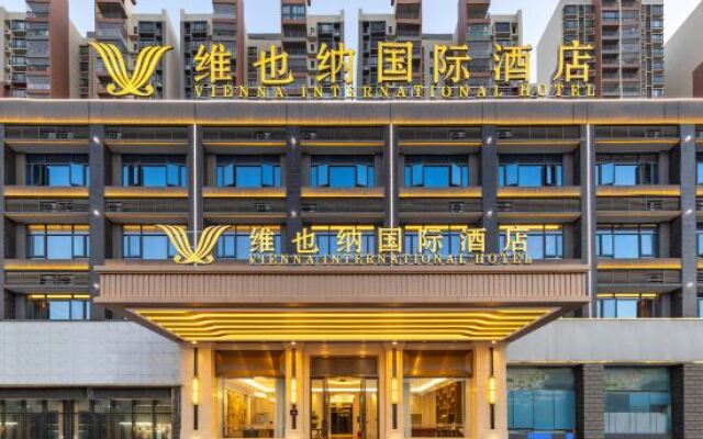 Vienna International Hotel (Luoding Xicheng Duxuan Branch)