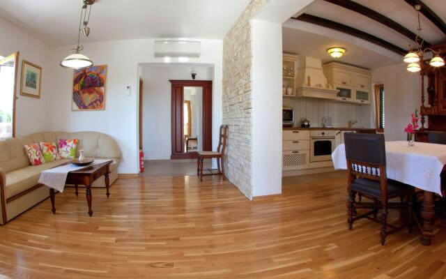 Child-friendly Villa With Private Swimming Pool and sea View in Sumartin, Brac Island
