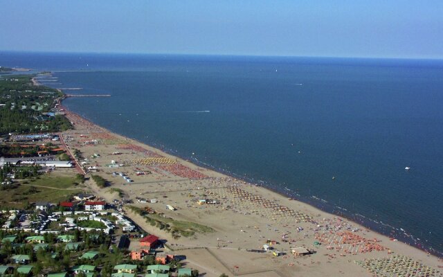 Scenic Apartment in Rosolina Mare with Parking