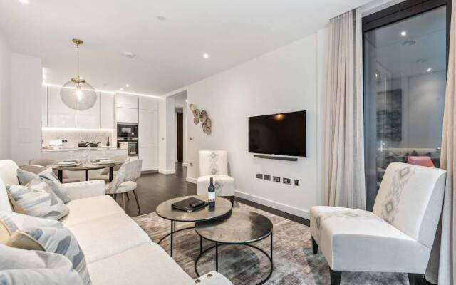 Luxury High Rise two Bedroom Flat Battersea