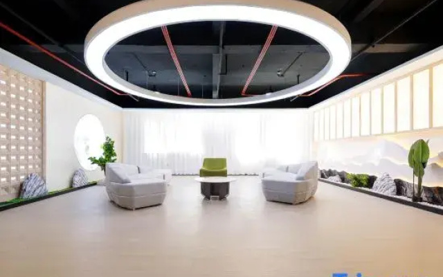 Tekesi Phoenix International Hotel