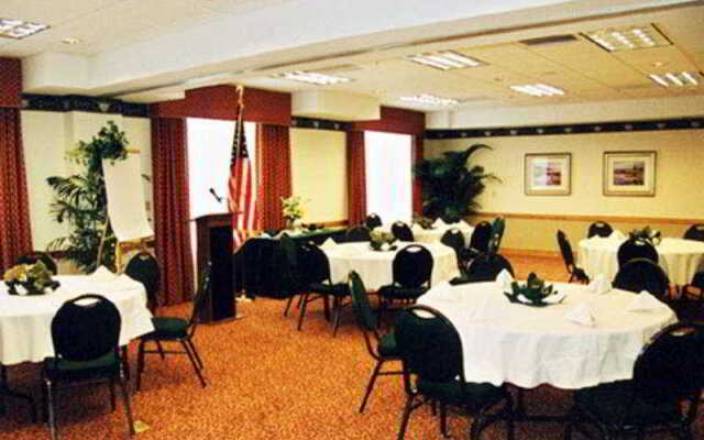 Country Inn & Suites Sanibel Gateway