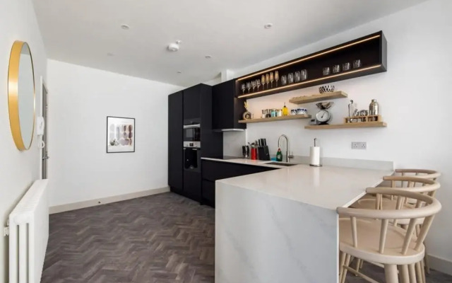 The Battersea Loft - Trendy 3bdr Flat With Patio, London