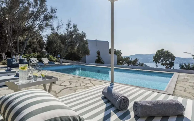 Traditional Villa With Swimming Pool