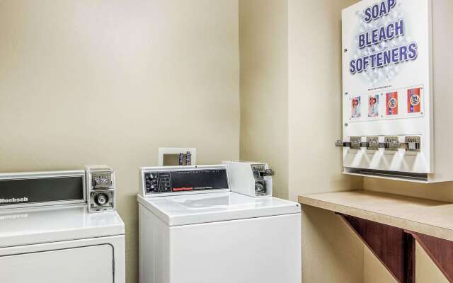 Comfort Inn & Suites Grafton - Cedarburg