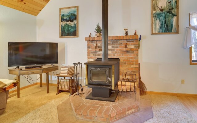 Hikers Haven: Pine Getaway w/ Wraparound Deck!