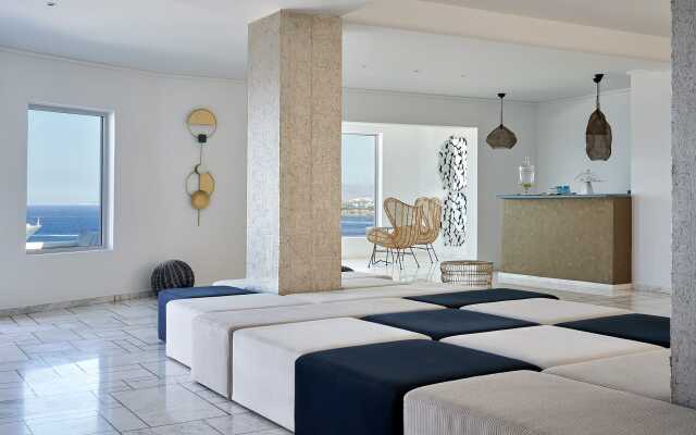 Kouros Hotel & Suites