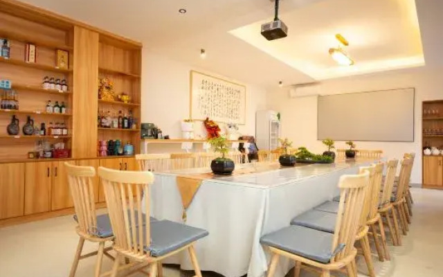 Qingcheng Mountain Know Village Private Tang Homestay