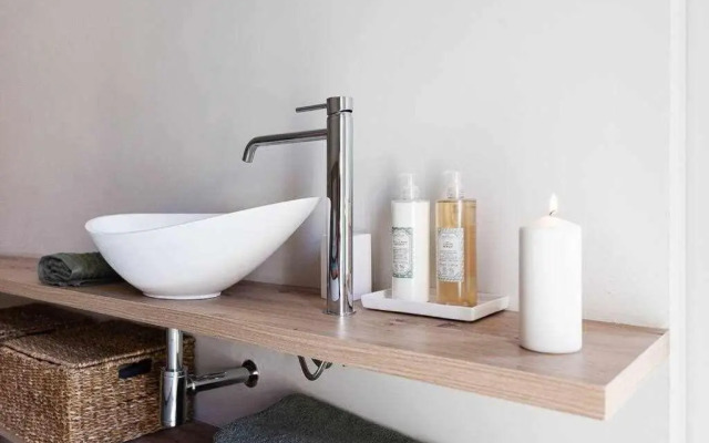 Velo Vern 3 Luxury penthouse w views of city wall