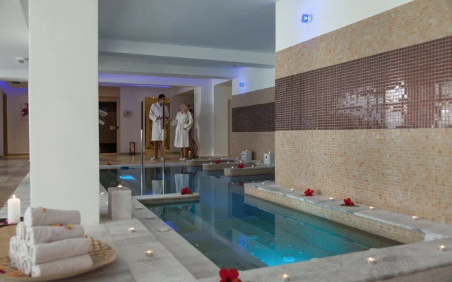 Oceanis Beach & Spa Resort - Adults only