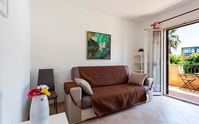 Giardini Naxos Bright Apartments with Balcony
