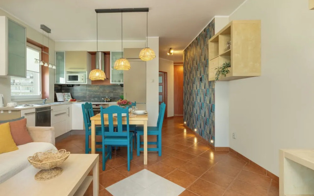 Cosy Turquoise Apartment by Renters