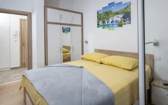 Apartment Mia - Two Bedroom Apartment With Balcony