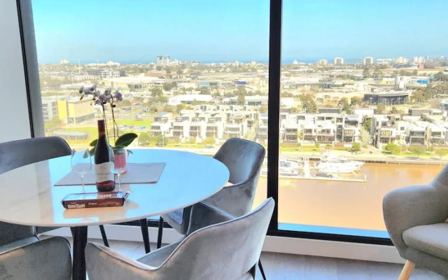 Wyndel Apartments Riverside on Collins