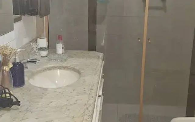 2 quartos com garagem ao lado do metrô