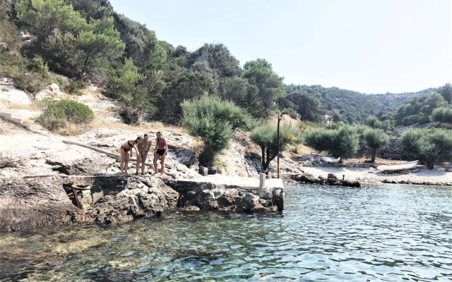 Rhythm Floating Hostel - Zadar