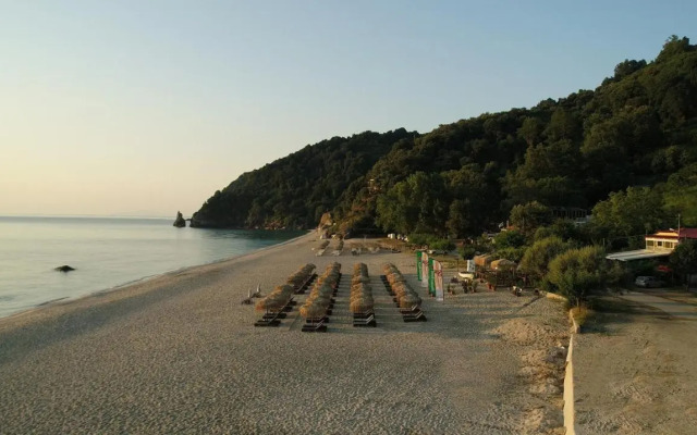 Genevieve Sea House - by the sea ....on the beach.
