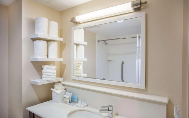 Hampton Inn & Suites Yonkers - Westchester