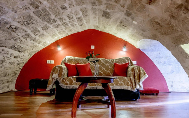 Leo Hotel