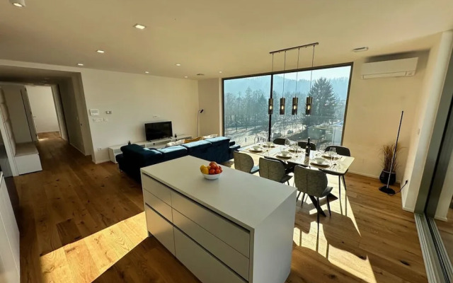 Garden Residence - Premium Castle View Apartment