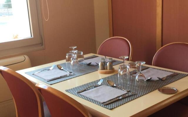 Logis Hotel le Mas de Jossyl