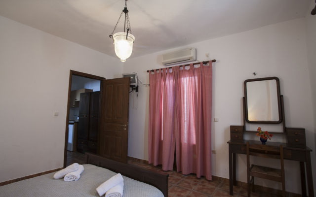 Ostria Studios & Apartments