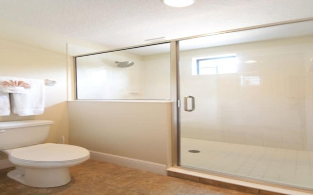 Fountains Retreat 4 Bedroom Condo by RedAwning