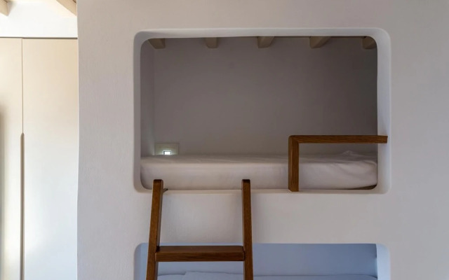 La Chapelle Est and Ouest in Tinos