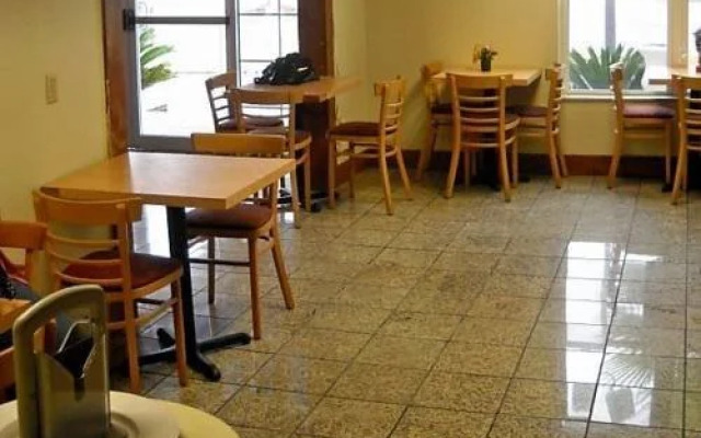 Ashburn Inn & RV Park