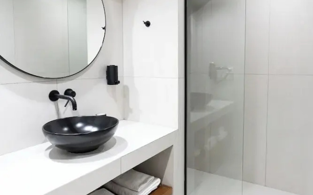Finders Ermou Suites