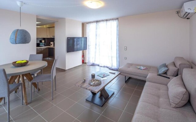 Solon - Deluxe City Center Apartment