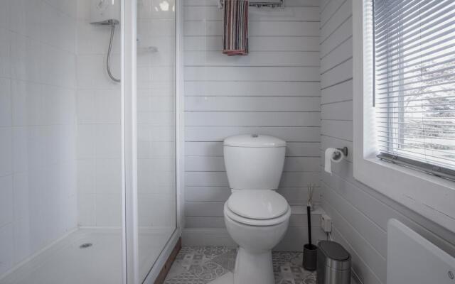 The Lodge At Sheepswalk Farm - 2 Bedroom Lodge - Stepaside