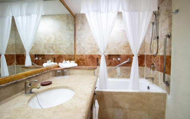 Plaza Pelicanos Grand Beach Resort - All Inclusive