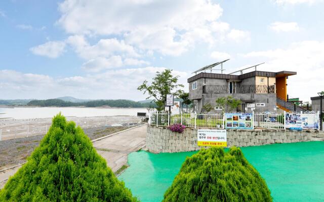 Bitoseom Byeoljubu Pension