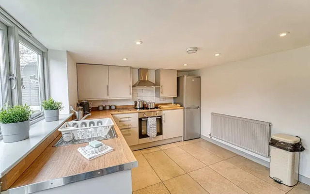 Host Stay Bridgepoint House