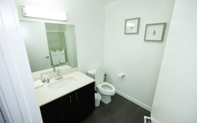 Hollywood Ace Residences