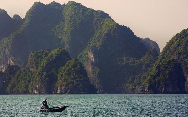 Heritage Line Ginger Cruise – Ha Long Bay & Lan Ha Bay