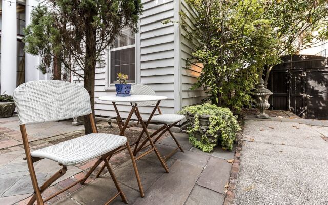 Tranquility with Garden & Heated Pool near King Street