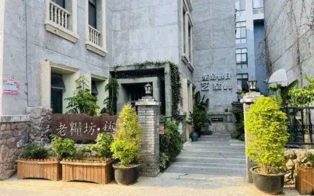 Taizhou Laoliangfang Shengpin Holiday Yishu Hotel