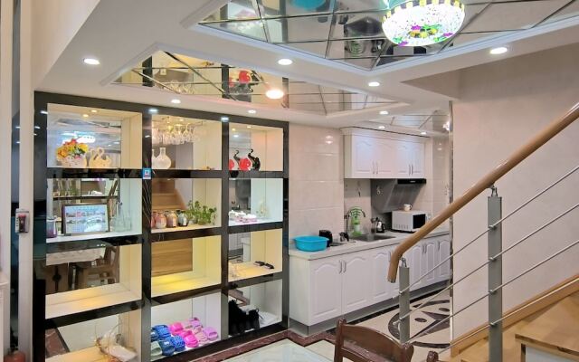 Railway Station Splendid Elegant Apartment