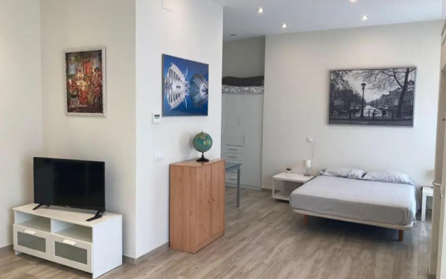 Spacious studio apartment in Cabanyal