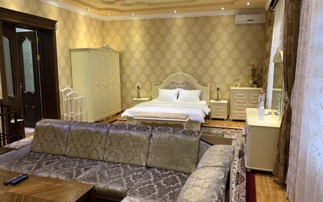 Eleon Hotel - Hostel