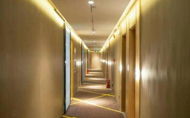 IU Hotels Taiyuan Jinyanghu Hongdenglong Stadiums