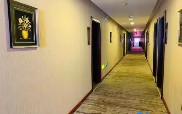Ruiquanju Business Hotel (Qiqihar First Hospital Longsha Park Branch)