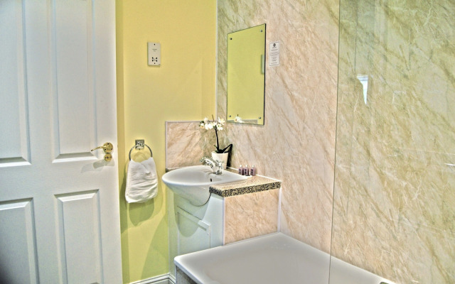 The Bridge of Cally Hotel