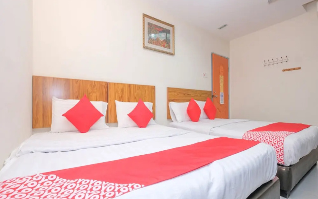 OYO 89877 Sun Triang Hotel