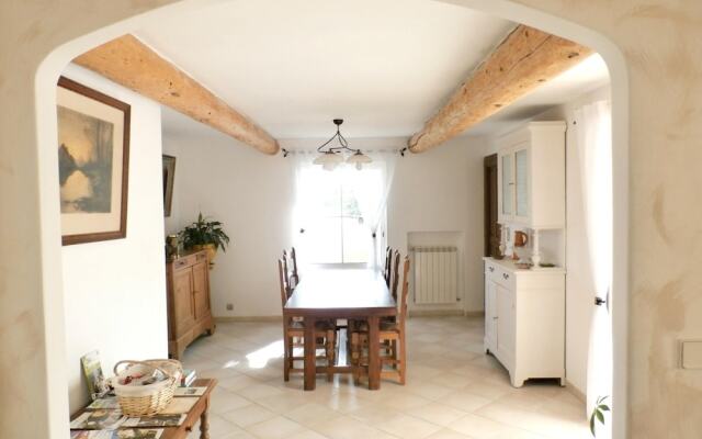 Villa With 3 Bedrooms In La Tour D'aigues, With Private Pool, Furnished Garden And Wifi