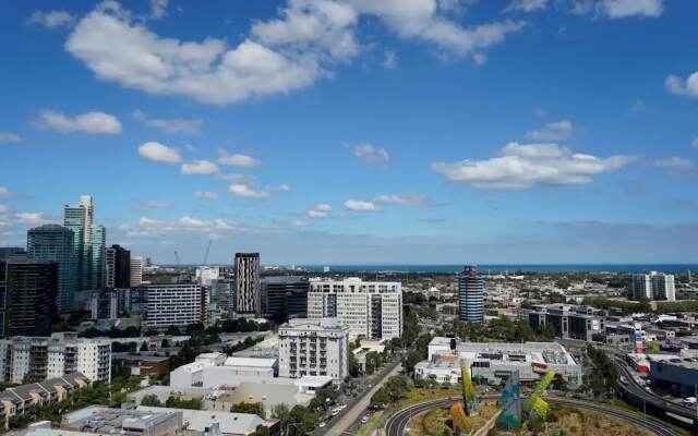 Modern 2 Bedroom Apartment With City Views