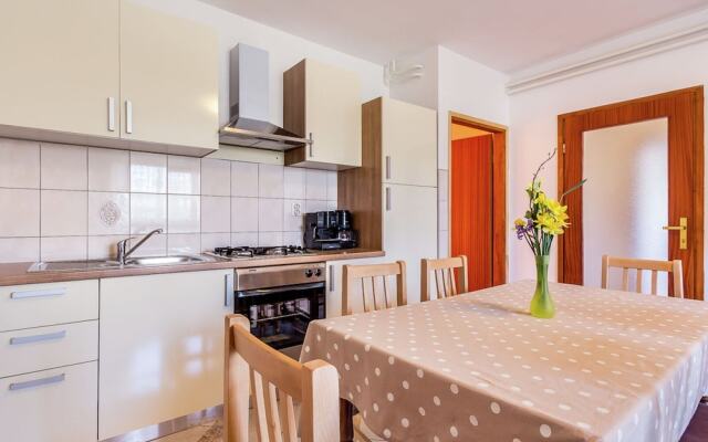 Detached 6 Bedroom House with Private Pool near Ližnjan
